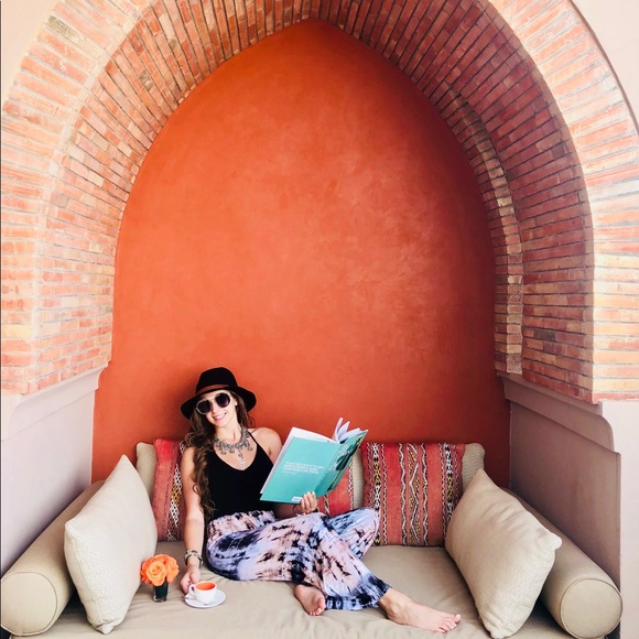 Meet your Posher, Nicole - Picture 1 of 1